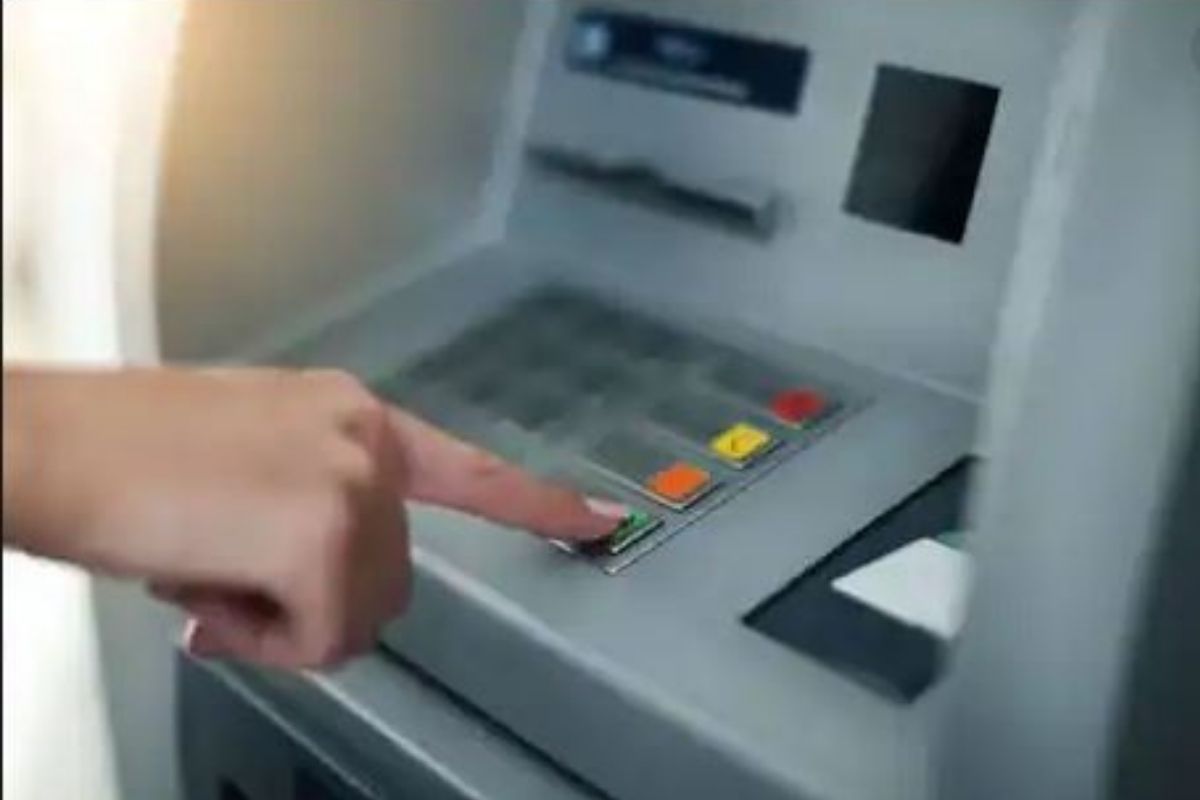 PNB ਦੀ ਖਾਸ ਸਹੂਲਤ! ਹੁਣ ਇਕ ਹੀ ATM ਰਾਹੀਂ ਕਢਵਾਓ 3 ਖਾਤਿਆਂ 'ਚੋਂ ਪੈਸਾ, ਜਾਣੋ ਕਿਵੇਂ?
