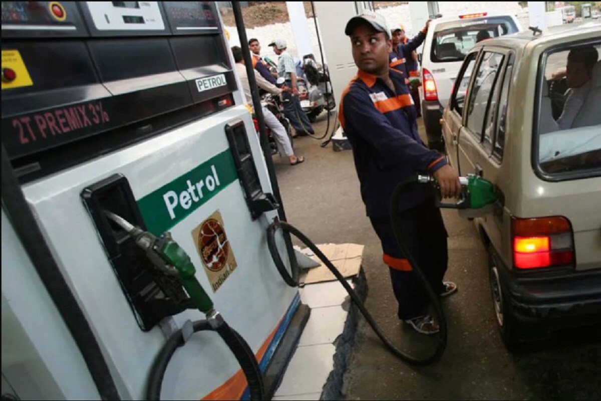 Petrol Price Today: ਲੋਕਾਂ ਨੂੰ ਰਾਹਤ, 15 ਪੈਸੇ ਲੀਟਰ ਸਸਤਾ ਹੋਇਆ ਪੈਟਰੋਲ-ਡੀਜ਼ਲ