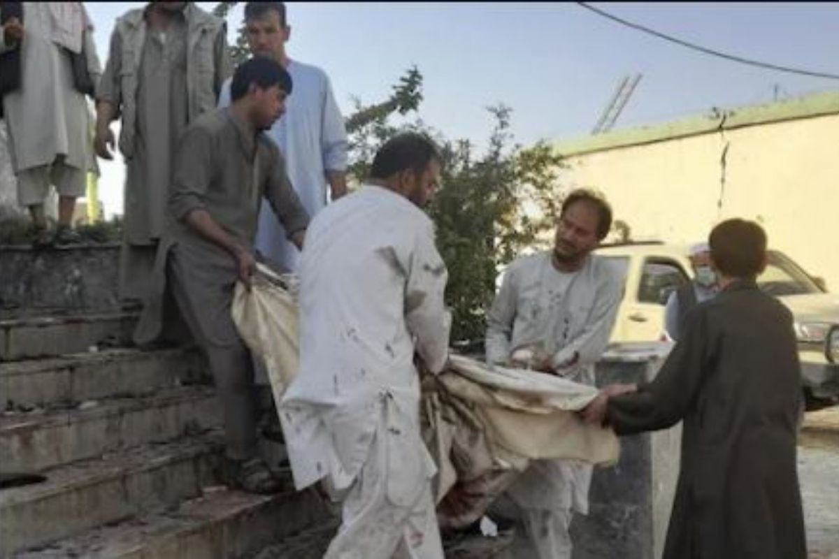 Afghanistan : ਮਸਜਿਦ ‘ਚ ਨਮਾਜ਼ ਦੌਰਾਨ ਬਲਾਸਟ, 100 ਤੋਂ ਵੱਧ ਮੌਤਾਂ