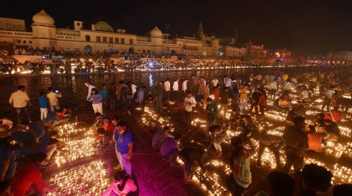 Diwali 2021: ਯੋਗੀ ਸਰਕਾਰ ਦੀਪ ਉਤਸਵ 'ਤੇ ਜਗਾਵੇਗੀ 12 ਲੱਖ ਦੀਵੇ, ਬਣਾਏਗੀ ਰਿਕਾਰਡ