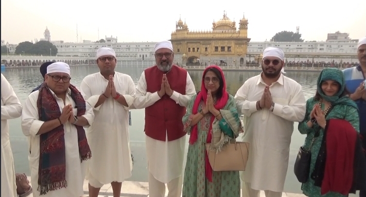 Amritsar: ਫ਼ਿਲਮੀ ਅਦਾਕਾਰ ਬੋਮਨ ਇਰਾਨੀ ਸ੍ਰੀ ਹਰਿਮੰਦਰ ਸਾਹਿਬ ਹੋਏ ਨਤਮਸਤਕ