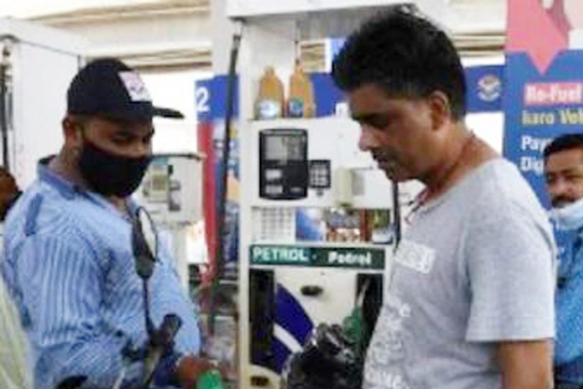 Petrol Price: ਤੇਲ ਕੰਪਨੀਆਂ ਨੇ ਜਾਰੀ ਕੀਤੇ ਪੈਟਰੋਲ-ਡੀਜ਼ਲ ਰੇਟ, SMS ਰਾਹੀਂ ਜਾਣੋ ਭਾਅ