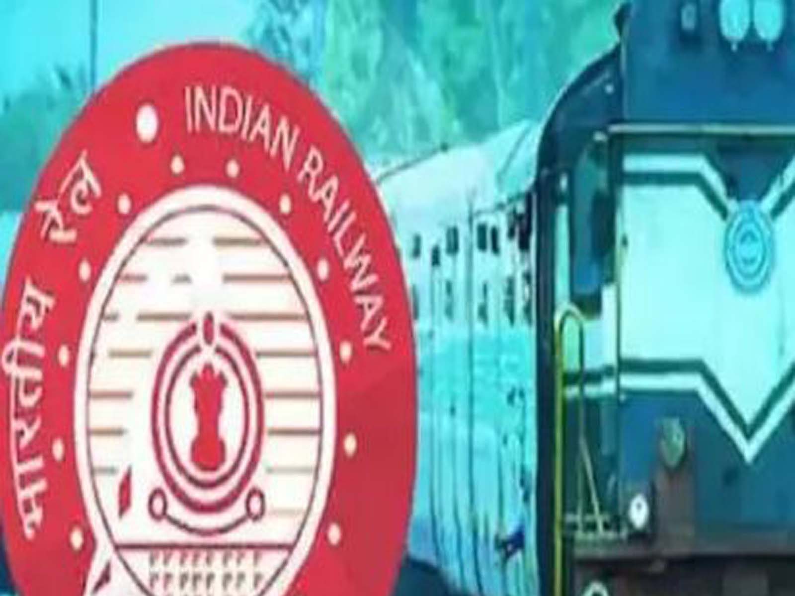 Punjab News: ਸ੍ਰੀ ਗੁਰੂ ਗੋਬਿੰਦ ਸਿੰਘ ਜੀ (Guru Gobind Singh Ji) ਮਹਾਰਾਜ ਦੇ ਪ੍ਰਕਾਸ਼ ਪੁਰਬ ਮੌਕੇ 7 ਤੋਂ 9 ਜਨਵਰੀ ਤੱਕ ਮਨਾਏ ਜਾਣ ਵਾਲੇ 355ਵੇਂ ਪ੍ਰਕਾਸ਼ ਪੁਰਬ ਲਈ ਦੇਸ਼-ਵਿਦੇਸ਼ ਤੋਂ ਪਟਨਾ ਸਾਹਿਬ (Patna Sahib) ਆਉਣ ਵਾਲੇ ਸਿੱਖ ਸ਼ਰਧਾਲੂਆਂ ਨੂੰ ਰੇਲਵੇ ਨੇ ਵੱਡੀ ਸਹੂਲਤ (Railways provide facilities to Sikh pilgrims) ਦਿੱਤੀ ਹੈ। 15 ਜਨਵਰੀ 2022 ਤੱਕ 23 ਜੋੜੀ ਟਰੇਨਾਂ ਪਟਨਾ ਸਾਹਿਬ ਸਟੇਸ਼ਨ 'ਤੇ 2 ਮਿੰਟ ਲਈ ਰੁਕਣਗੀਆਂ।