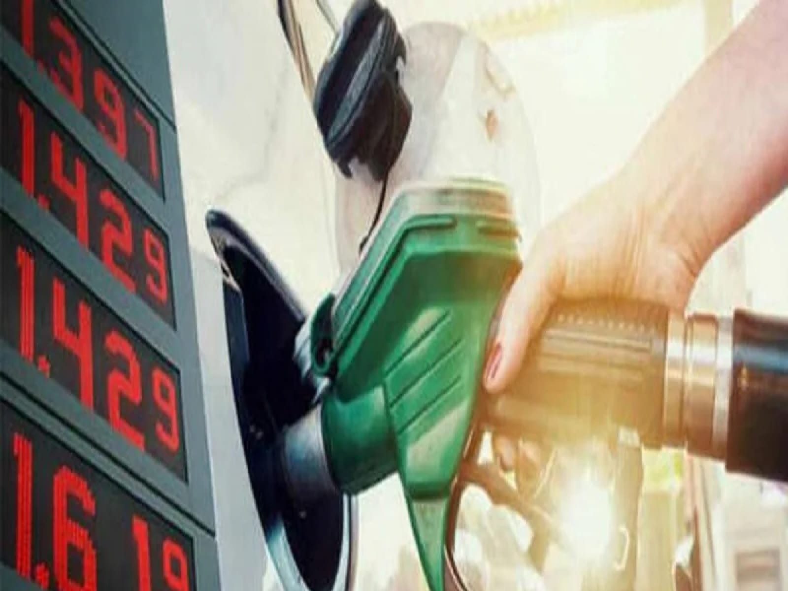 Petrol-Diesel Prices Today: ਇਸ ਸ਼ਹਿਰ 'ਚ ਡੀਜ਼ਲ 77.13 ਰੁਪਏ, ਪੈਟਰੋਲ 82.96 ਰੁਪਏ, ਜਾਣੋ ਆਪਣੇ ਸ਼ਹਿਰ ਦਾ ਰੇਟ