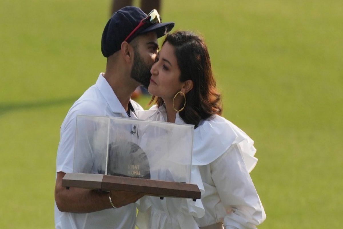 IND vs SL: Virat Kohli kisses Anushka Sharma in 100th Test, see pictures