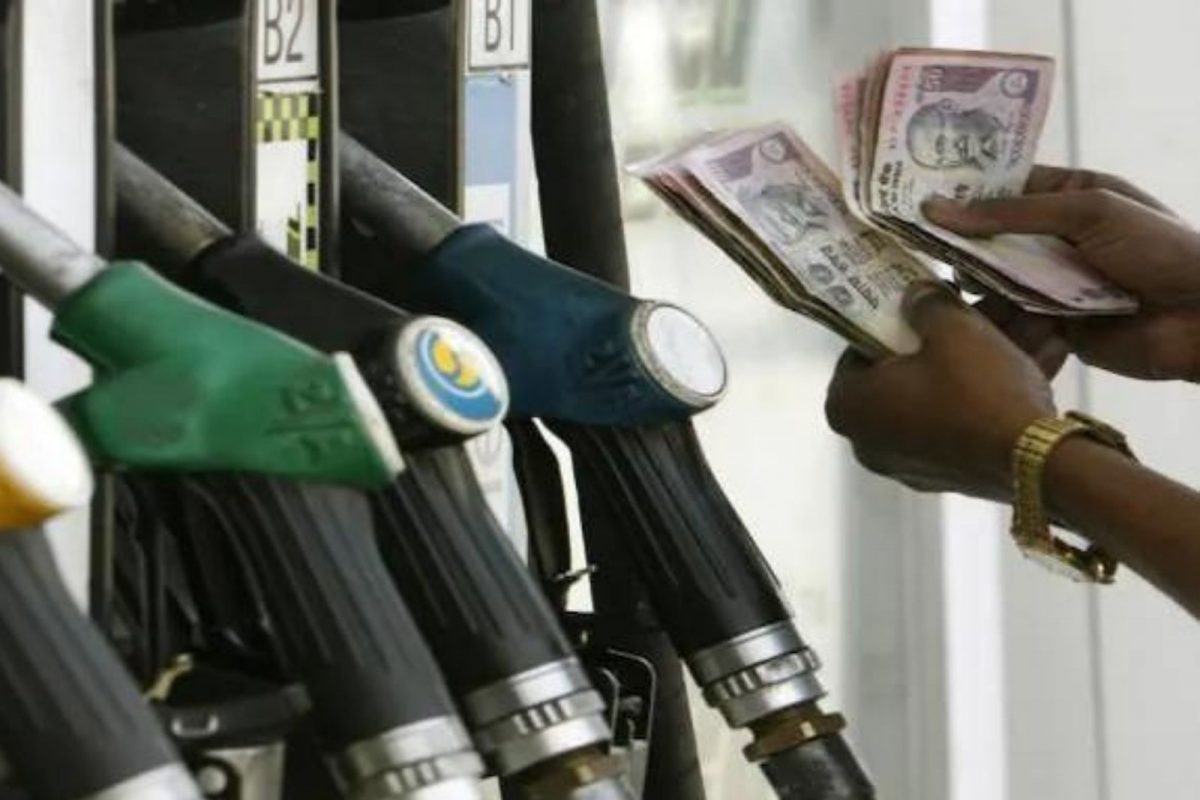  Petrol Diesel Prices Hike : ਇਸ ਹਫਤੇ ਤੀਜੀ ਵਾਰ ਪੈਟਰੋਲ-ਡੀਜ਼ਲ ਦੀਆਂ ਕੀਮਤਾਂ 'ਚ 80 ਪੈਸੇ ਦਾ ਵਾਧਾ, ਦੇਖੋ ਹੁਣ ਕਿੰਨਾ ਮਹਿੰਗਾ ਹੋਇਆ ਤੇਲ-