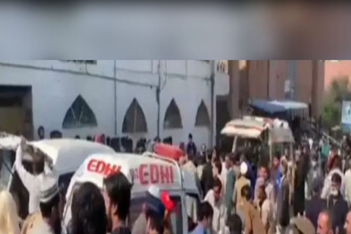 Pakistan: ਪੇਸ਼ਾਵਰ ਦੀ ਮਸਜਿਦ 'ਚ ਬੰਬ ਧਮਾਕਾ, 30 ਲੋਕਾਂ ਦੀ ਗਈ ਜਾਨ ਤੇ ਦਰਜਨ ਜ਼ਖਮੀ