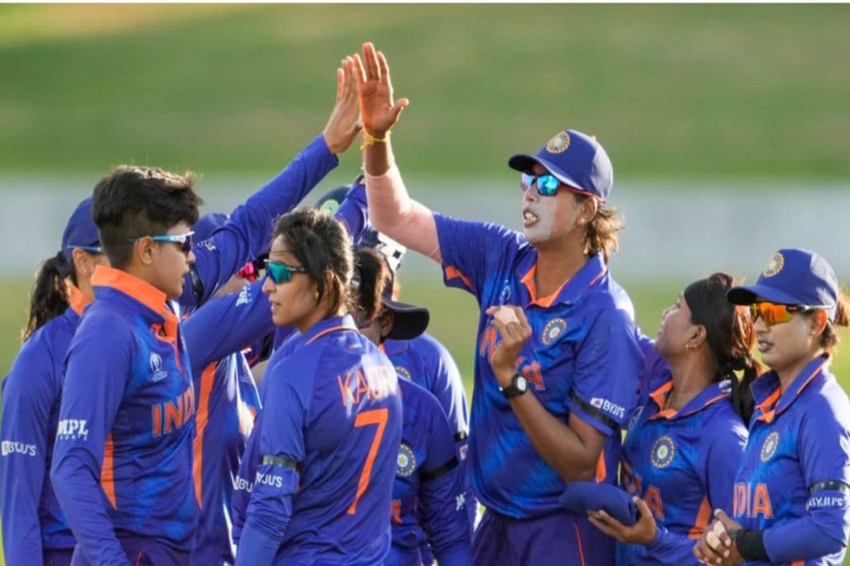 ਭਾਰਤੀ ਮਹਿਲਾ ਕ੍ਰਿਕਟ ਟੀਮ ਨੇ ਇੱਕ ਰੋਜ਼ਾ ਵਿਸ਼ਵ ਕੱਪ (Women’s World Cup 2022) ਵਿੱਚ ਸ਼ਾਨਦਾਰ ਸ਼ੁਰੂਆਤ ਕੀਤੀ ਹੈ। ਟੀਮ ਨੇ ਟੂਰਨਾਮੈਂਟ ਦੇ ਆਪਣੇ ਪਹਿਲੇ ਮੈਚ ਵਿੱਚ ਪਾਕਿਸਤਾਨ (India Vs Pakistan) ਨੂੰ 107 ਦੌੜਾਂ ਦੇ ਵੱਡੇ ਫਰਕ ਨਾਲ ਹਰਾਇਆ। ਪਹਿਲਾਂ ਖੇਡਦਿਆਂ ਭਾਰਤੀ ਟੀਮ (Indian Women Cricket Team) ਨੇ 7 ਵਿਕਟਾਂ 'ਤੇ 244 ਦੌੜਾਂ ਬਣਾਈਆਂ। 