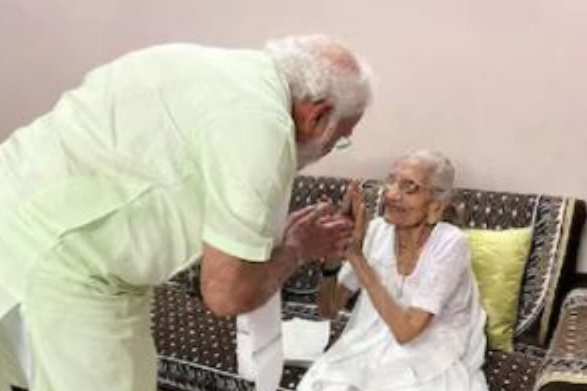 ਮਾਂ ਦੇ 100ਵੇਂ ਜਨਮਦਿਨ 'ਤੇ PM ਮੋਦੀ ਆਉਣਗੇ ਗੁਜਰਾਤ, ਦੇਣਗੇ ਖਾਸ ਜਨਮਦਿਨ ਦਾ ਤੋਹਫਾ