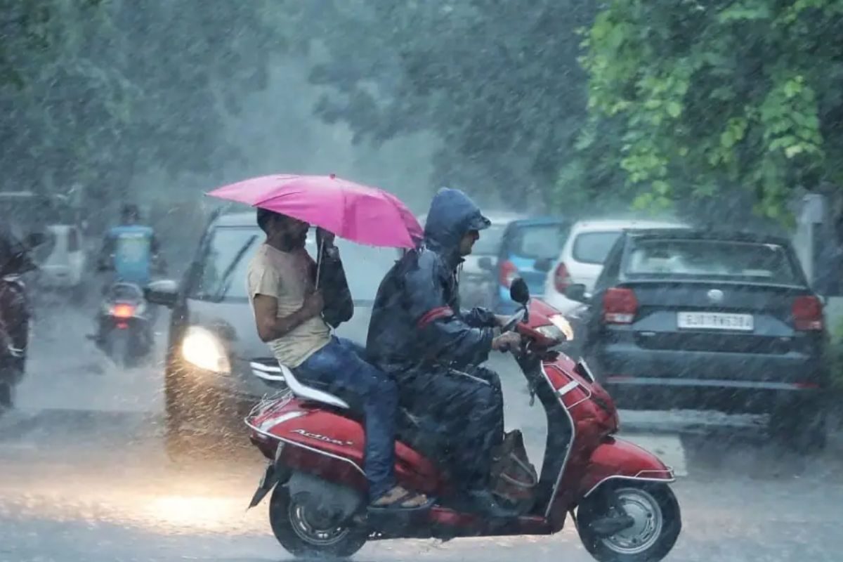 Weather Report: ਪੰਜਾਬ `ਚ ਅਗਲੇ 5 ਦਿਨ ਮੌਸਮ ਰਹੇਗਾ ਖੁਸ਼ਗਵਾਰ, ਹਲਕੀ ਬਰਸਾਤ ਦੀ ਸੰਭਾਵਨਾ
