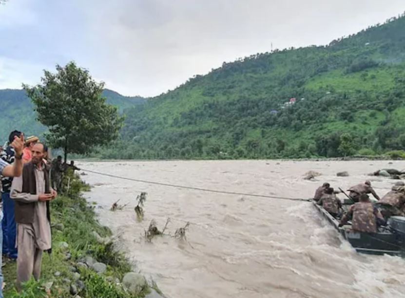 Flood: ਜੰਮੂ-ਕਸ਼ਮੀਰ 'ਚ ਮੀਂਹ ਨੇ ਮਚਾਈ ਤਬਾਹੀ, ਪੁੰਛ ਦੇ ਸੂਰਨਕੋਟ 'ਚ ਹੜ੍ਹ, ਸਕੂਲ ਬੰਦ