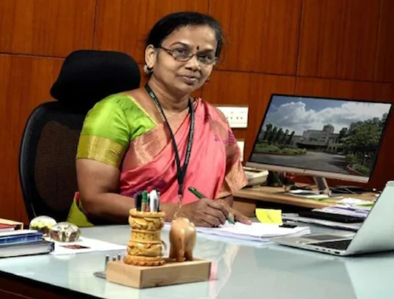 First Woman Director General of CSIR: ਸੀਨੀਅਰ ਵਿਗਿਆਨੀ ਨਲਥੰਬੀ ਕਲਾਈਸੇਲਵੀ (Nalthambi Kaliselvi) ਵਿਗਿਆਨਕ ਅਤੇ ਉਦਯੋਗਿਕ ਖੋਜ ਪ੍ਰੀਸ਼ਦ (CSIR) ਦੀ ਪਹਿਲੀ ਮਹਿਲਾ ਡਾਇਰੈਕਟਰ ਜਨਰਲ ਬਣ ਗਈ ਹੈ। CSIR ਦੇਸ਼ ਭਰ ਵਿੱਚ 38 ਖੋਜ ਸੰਸਥਾਵਾਂ ਦਾ ਇੱਕ ਸੰਘ ਹੈ।