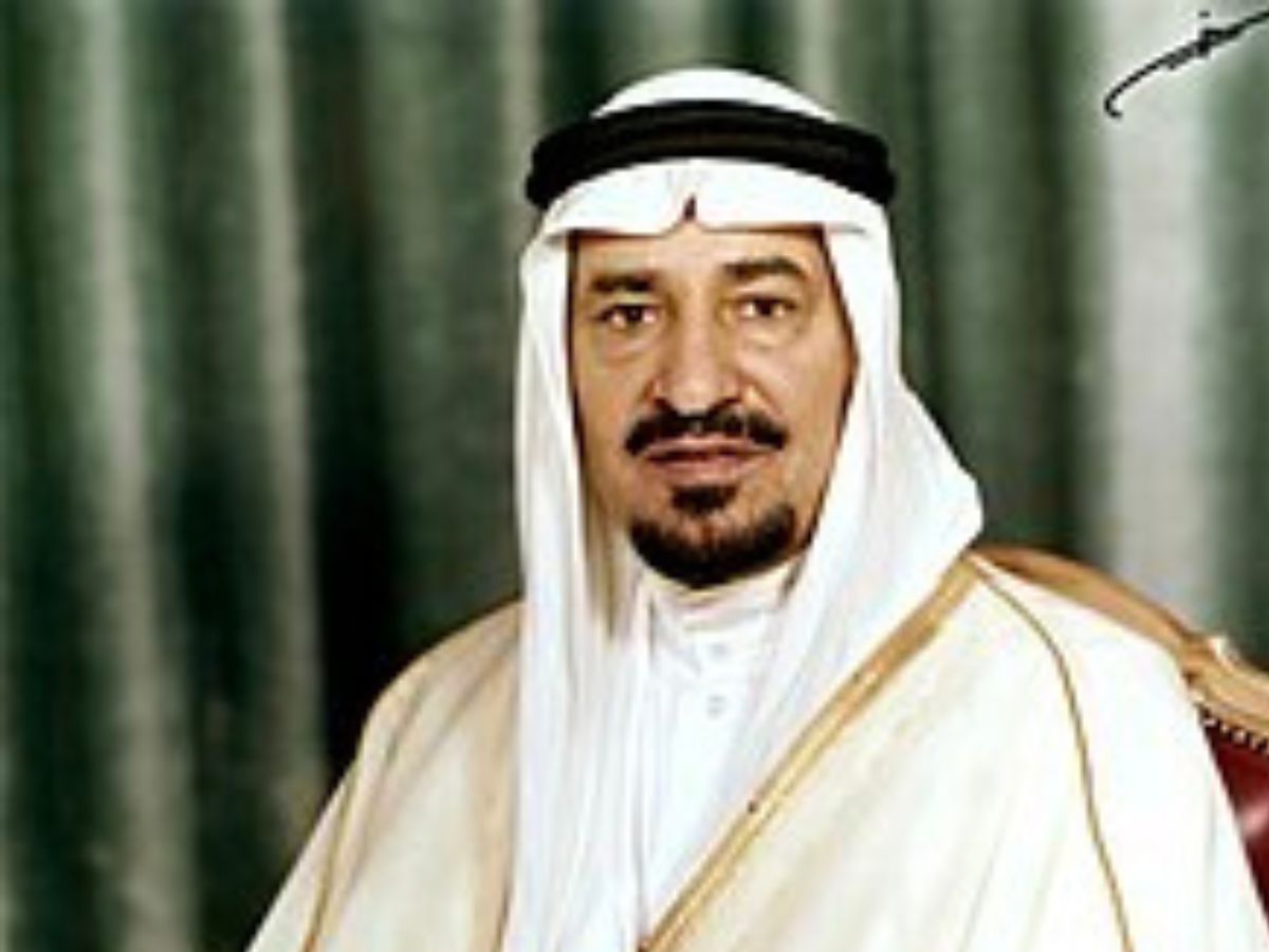  ਖਾਲਿਦ ਬਿਨ ਅਬਦੁਲ ਅਜ਼ੀਜ਼ ਅਲ ਸਾਊਦ (Khalid bin Abdulaziz Al Saud) ਪਹਿਲੇ ਬਾਦਸ਼ਾਹ ਦਾ ਪੰਜਵਾਂ ਪੁੱਤਰ ਸੀ। ਉਹ 1975 ਤੋਂ 1982 ਤੱਕ ਸਾਊਦੀ ਦੇ ਬਾਦਸ਼ਾਹ ਰਹੇ। ਉਸਦਾ 4 ਵਾਰ ਵਿਆਹ ਹੋਇਆ ਸੀ ਅਤੇ ਉਨ੍ਹਾਂ ਦੇ 10 ਬੱਚੇ ਸਨ। (ਫੋਟੋ: Wikipedia)