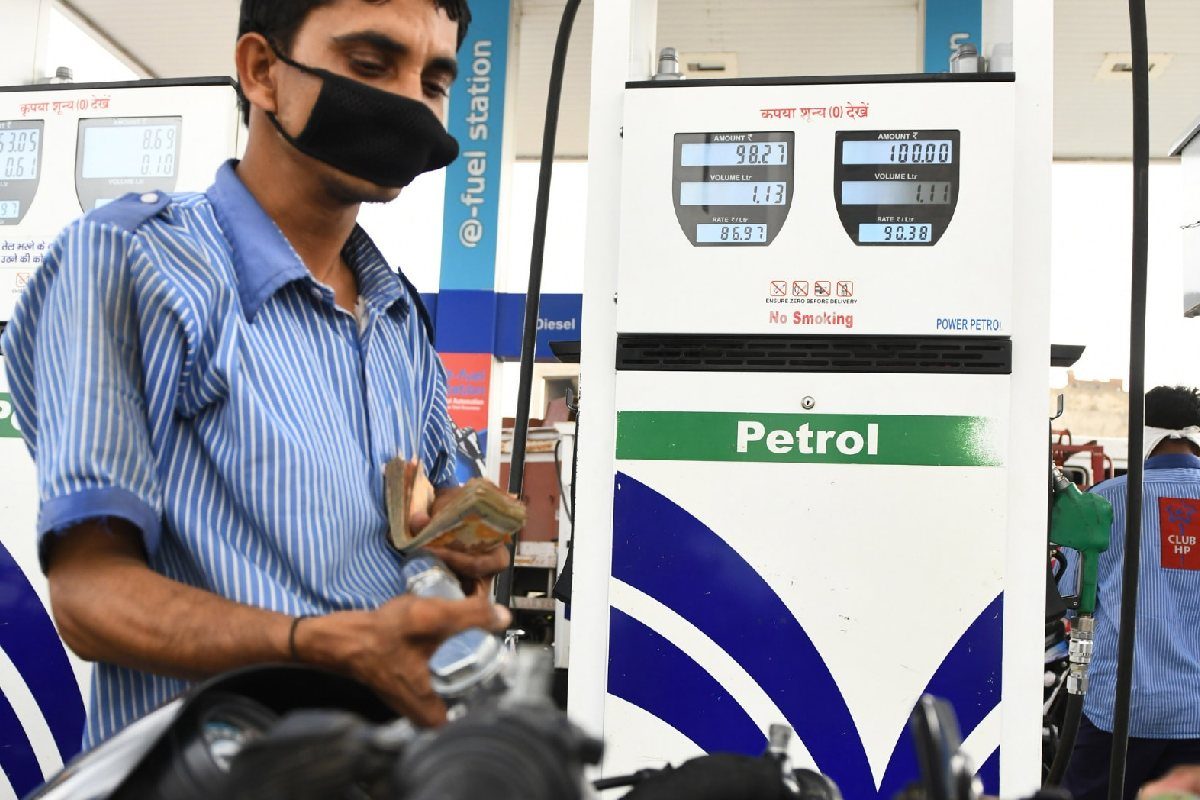 Petrol Diesel Prices: ਪੰਜਾਬ 'ਚ ਪੈਟਰੋਲ-ਡੀਜ਼ਲ ਦੀਆਂ ਵਧੀਆਂ ਕੀਮਤਾਂ, ਇਨ੍ਹਾਂ ਸੂਬਿਆਂ 'ਚ ਹੋਇਆ ਸਸਤਾ, ਦੇਖੋ ਨਵੇਂ ਰੇਟ